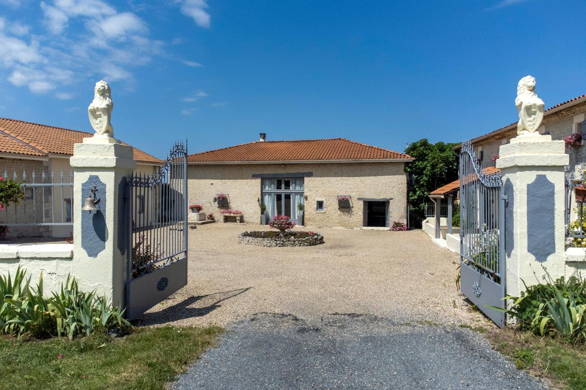 ベルネイユ Domaine Chez Les Rois Bed & Breakfast エクステリア 写真